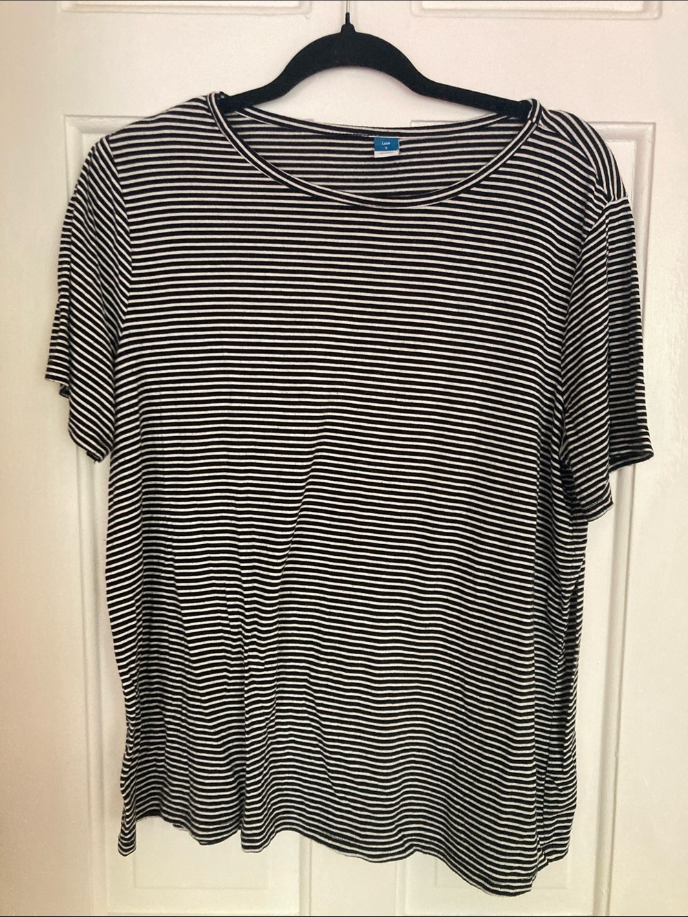 Old Navy Black & White Striped Short-Sleeve Tee